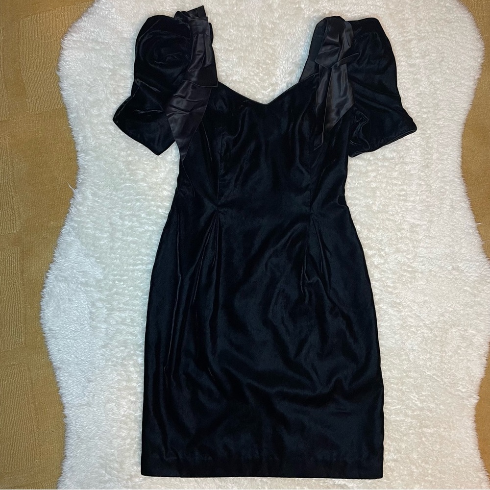 Vintage 80’s Illustrations black velvet satin shoulder bow cocktail dress